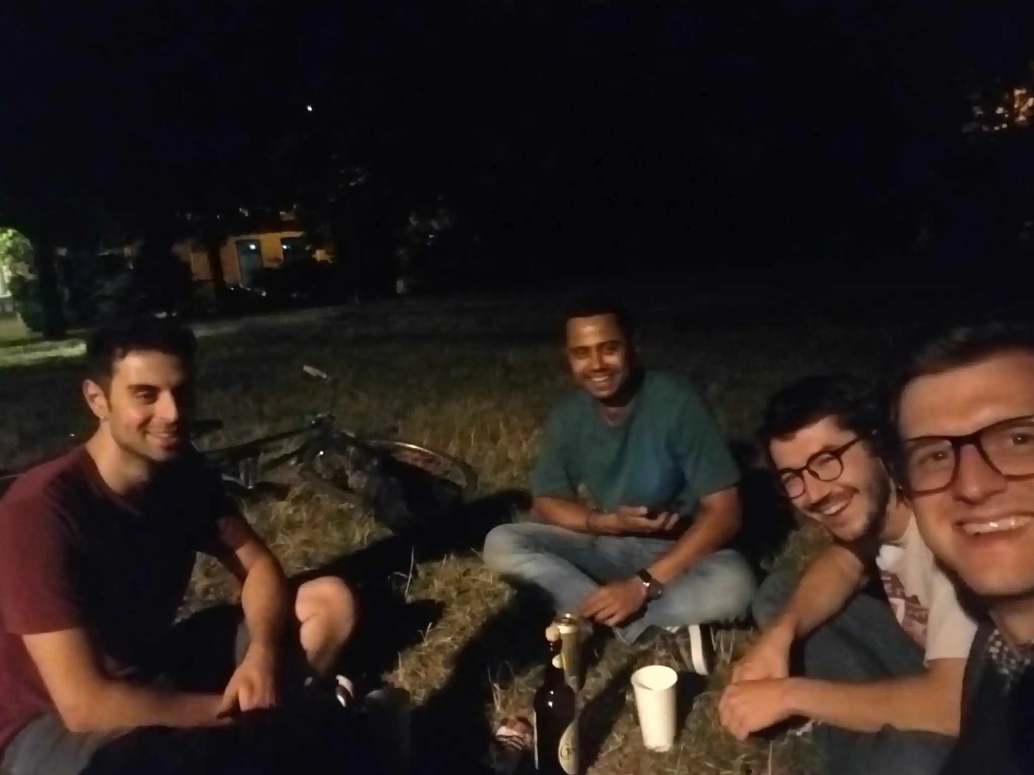 Silvio, Rishik, Moi, et Colin au Place des Sarrazins ~ 2023